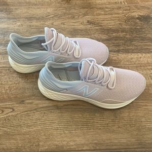 New Balance Roav Fresh Foam Woman's Size 9 Running Shoes Sneakers Trainers Blue